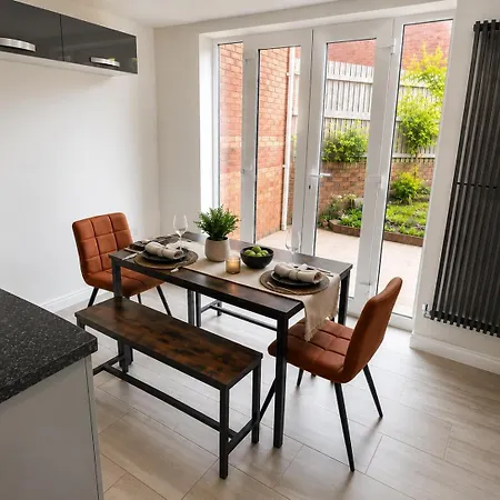 Spacious 3-bedroom House With 5 Beds And Sofa-bed Vakantiehuis *