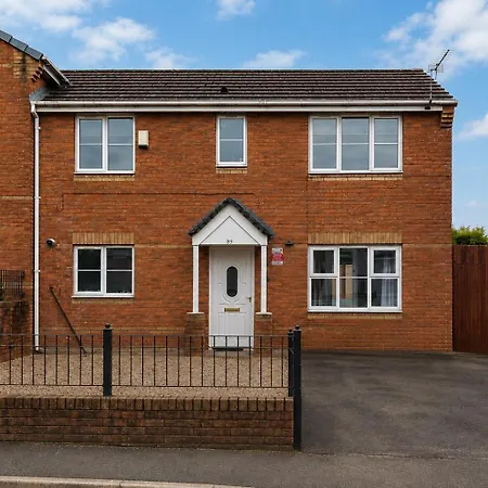 Spacious 3-bedroom House With 5 Beds And Sofa-bed * Manchester