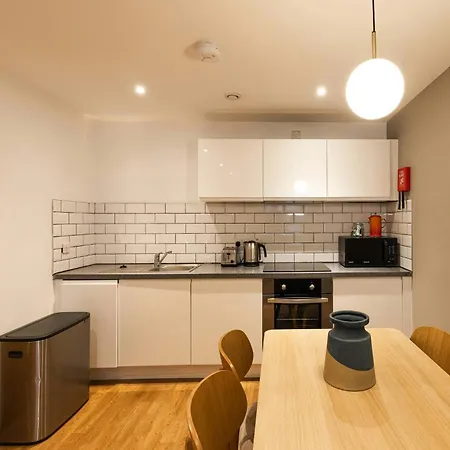 Cove Minshull Street 4*