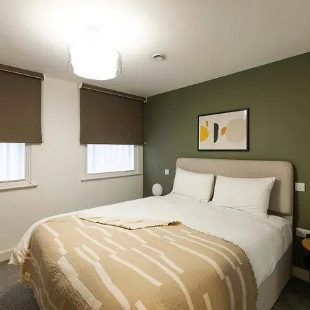 Cove Minshull Street 4*