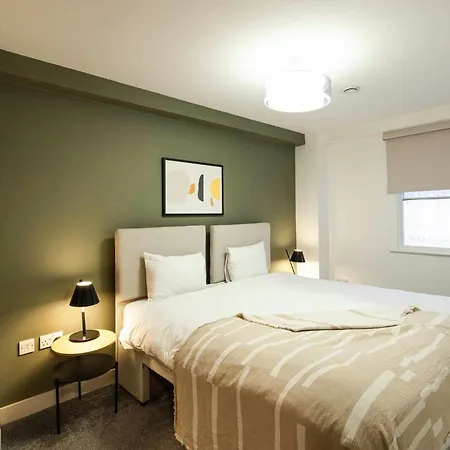 Cove Minshull Street 4*