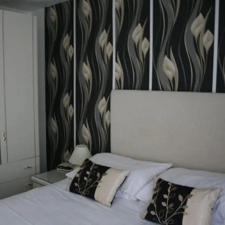 Daire La Suisse Serviced