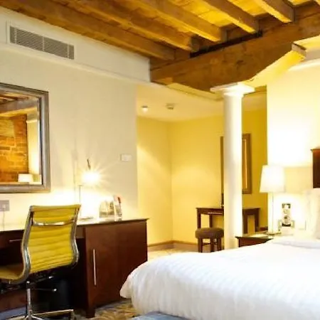 Marriott Victoria &