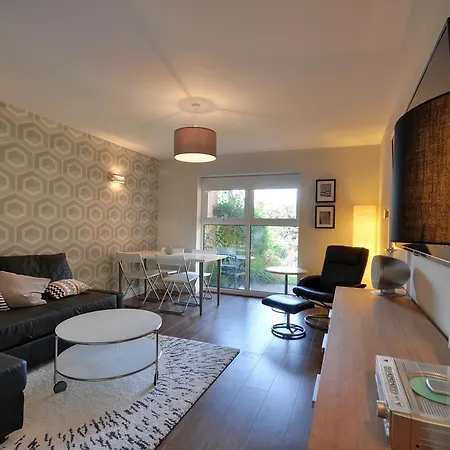 The Garden Apartment, Near Airport & Апартаменты