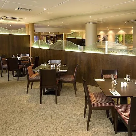 Отель Premier Airport Runger Lane South Манчестер