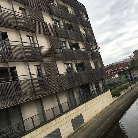 In The Heart Of The City With Parking Near Piccadilly *