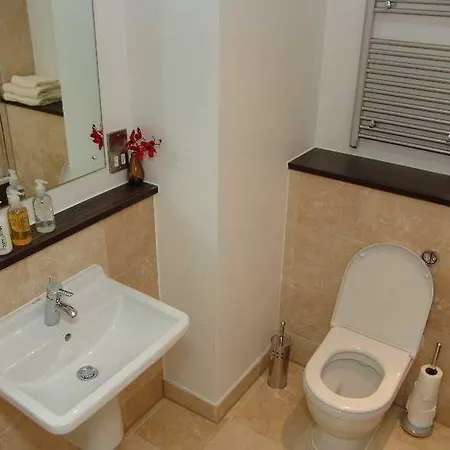 Premier Manchester Salford Quays Otel
