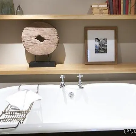 Eleven Didsbury Park Otel