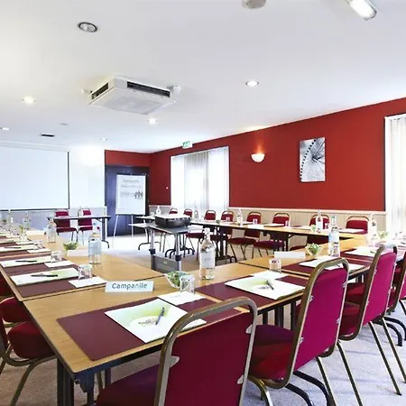 Campanile Hotel 2*
