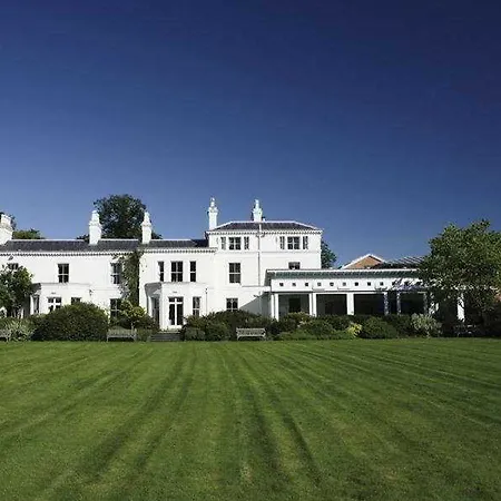 Chancellors Hotel 3*