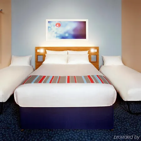 Travelodge Central Arena 3*