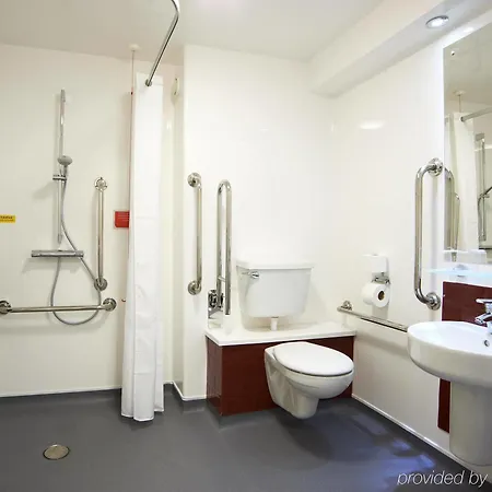 Travelodge Salford Quays מלון 3*
