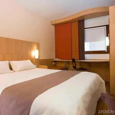 Ibis Centre Princess Street 3*