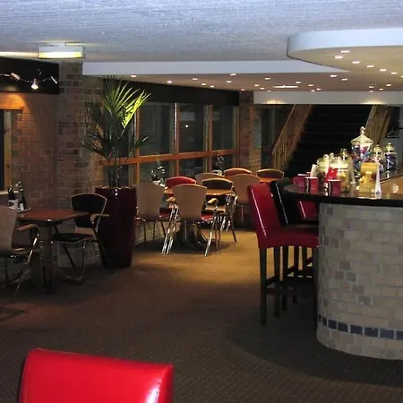 Hotel The Waterside And Leisure Club 3*