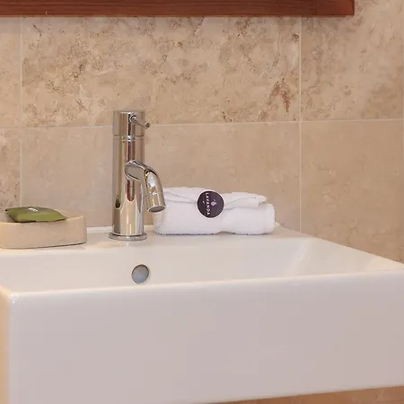 아파트 Canal Side 1 Bed *