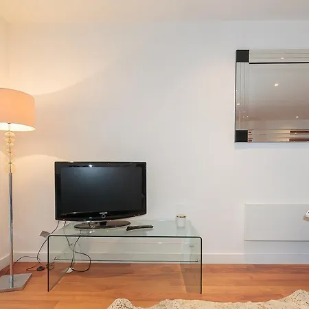 Canal Side 1 Bed 아파트 *