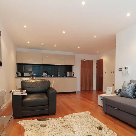 Canal Side 1 Bed 아파트 *