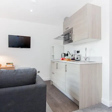 City Centre Penthouse Studio דירה