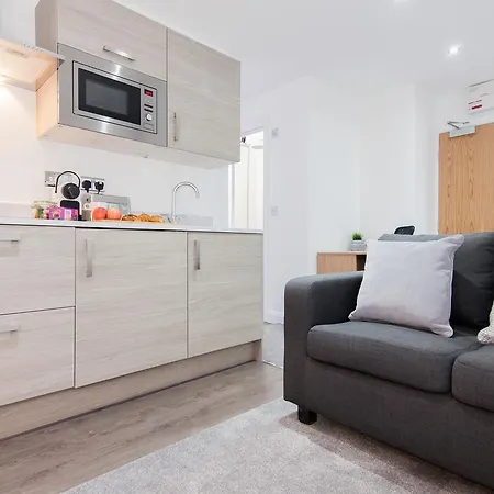 City Centre Penthouse Studio דירה *