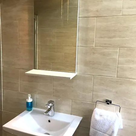 Park Crescent בית הארחה