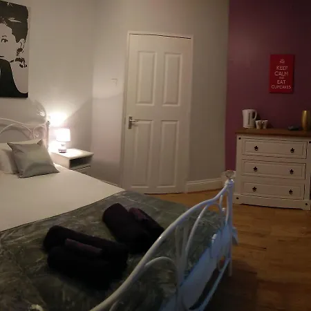 Old Trafford Bed & Breakfast 2*