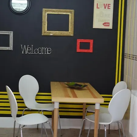 Bed & Breakfast Old Trafford 2*