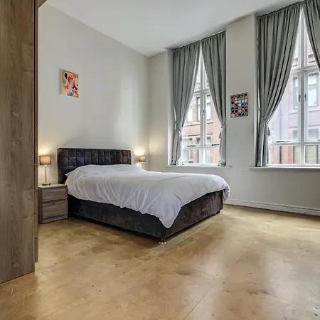 Bright, Spacious 2br Central Flat For 4 *