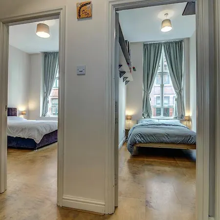 Bright, Spacious 2br Central Flat For 4 *