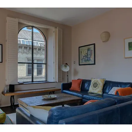 Apartment Greater Warehouse For Up To 4