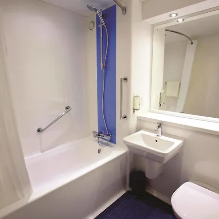 Travelodge Central Arena 3*