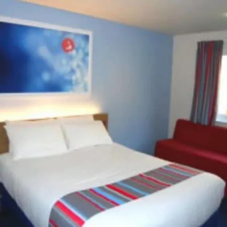 Travelodge Salford Quays 3* מנצ'סטר