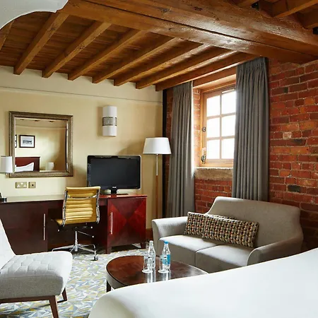 Marriott Victoria & Hotel 4*