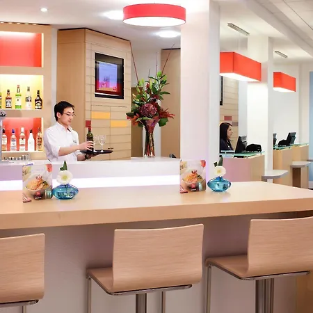 Ibis Centre 96 Portland Street 3*