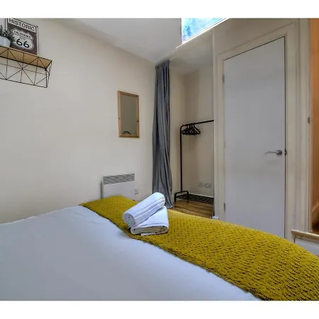 Stylish And Charming City Centre Apt For 6 דירה *