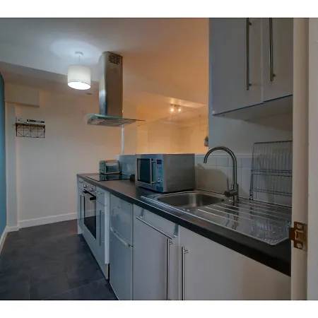 Stylish And Charming City Centre Apt For 6 דירה *
