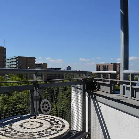 Διαμέρισμα 2 Bedroom With Balcony Overlooking River
