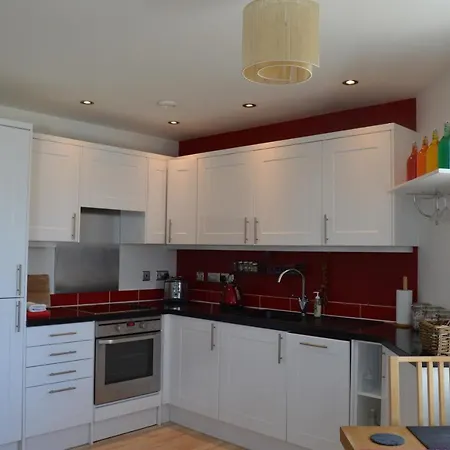 Διαμέρισμα 2 Bedroom With Balcony Overlooking River *