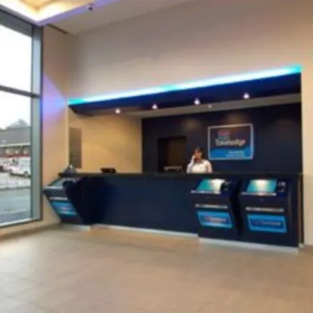 Travelodge Central Arena 3*