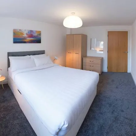 Apartmán Modern 2 Bedroom In City Centre With Balcony *