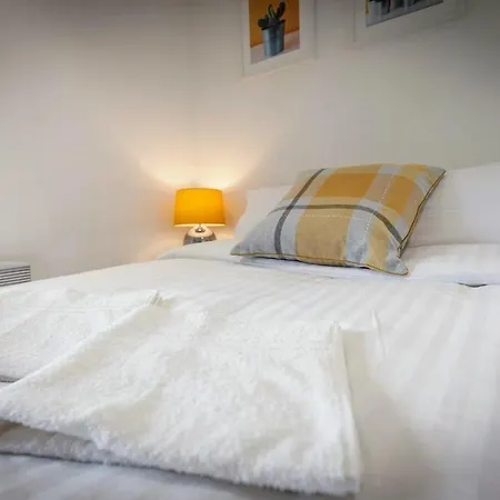 Lovely Apartments, Well Located By Vere Stays *