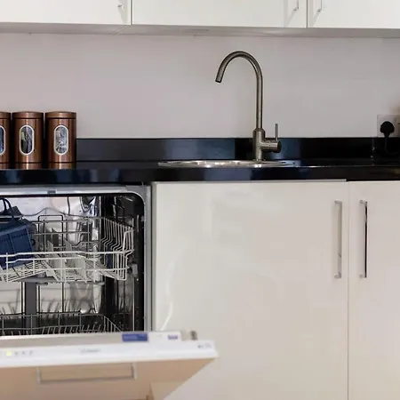 Lovely Apartments, Well Located By Vere Stays Апартаменты