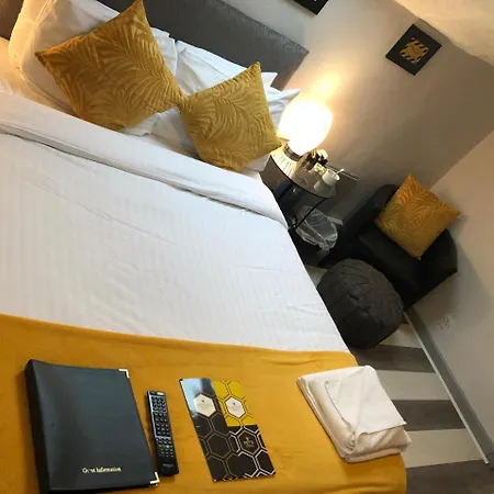 Ivy Mount Boutique 3*