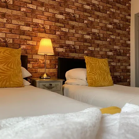 Ivy Mount Boutique 3*