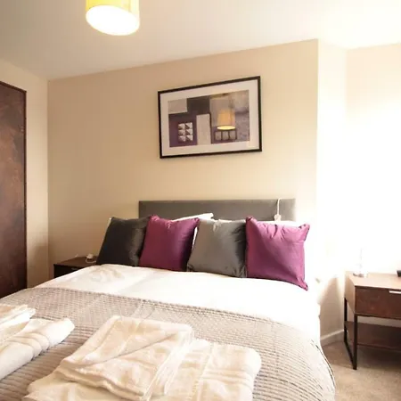Trafford Bar Apartment