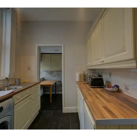 Dwelling For 5 In The Heart Of Fallowfield, Mcr * Μάντσεστερ