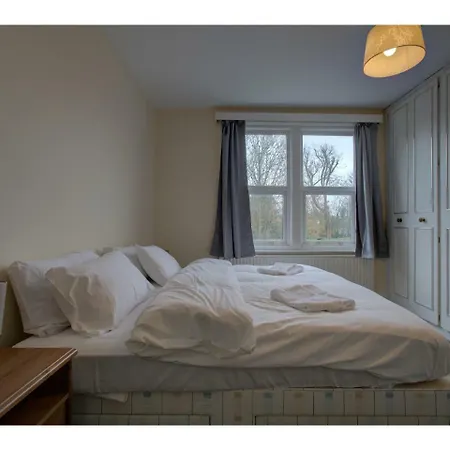 Dwelling For 5 In The Heart Of Fallowfield, Mcr Διαμέρισμα