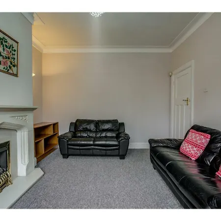 Dwelling For 5 In The Heart Of Fallowfield, Mcr Μάντσεστερ