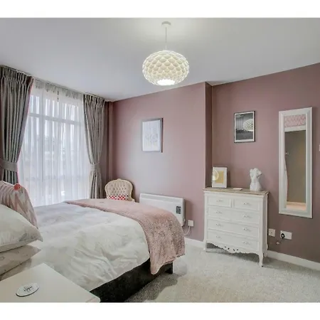Elegant & Sophisticated Apt For 4, Central Mcr *