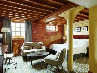 Marriott Victoria & Hotel 4*