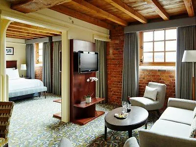 Marriott Victoria & Hotel 4*